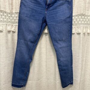 Old Navy Women's Cropped Blue Jeans